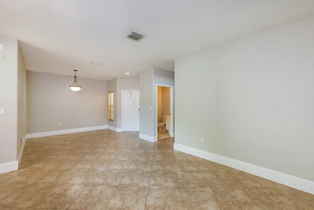 4 bed, 2.5 bath, 1928 sqft, $3,160 — Photo 4
