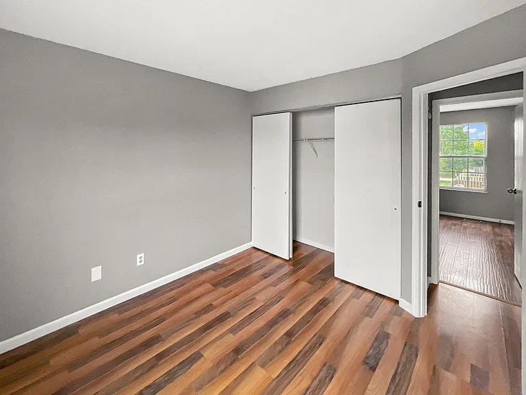 4961 Singleton Dr — Photo 25