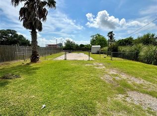 115 18th St, San Leon, TX 77539