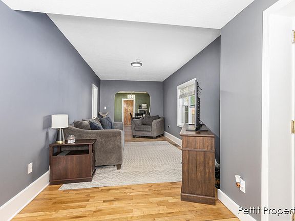 5th image of 1543 Pine Ave NW