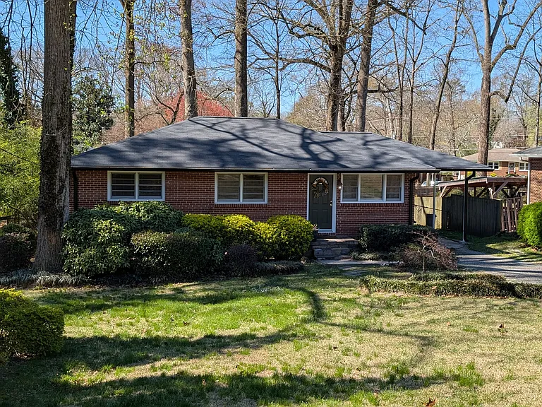 2671 Woodridge Dr — Photo 1