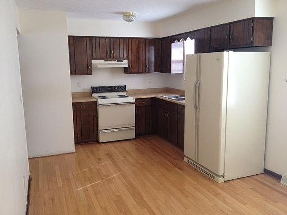 2nd image of 104 Foxglove Cir