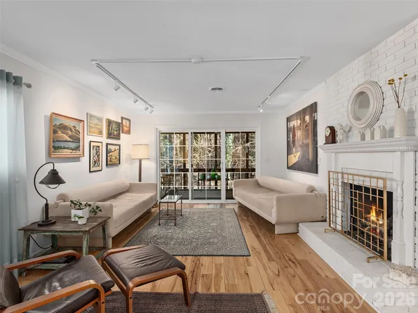 321 Britton Creek Dr, Hendersonville, NC 28791