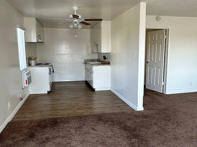 16205 Woodruff Ave — Photo 7