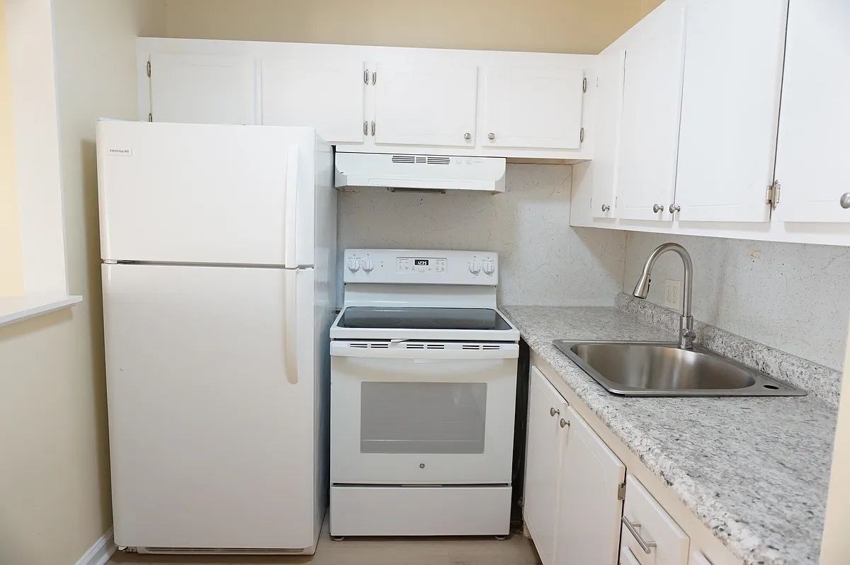 Building Photo - 369 Sheffield St E #369-O