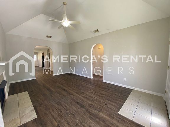 5th image of 525 Fox Run Cir
