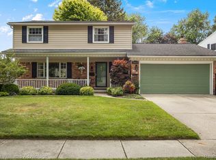 34919 Grove Dr, Livonia, MI 48154