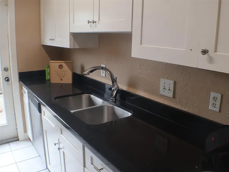 7700 Creekbend Dr #33 — Photo 6