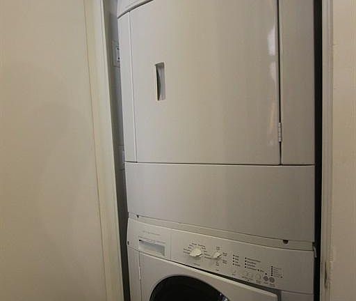 3rd image of 4055 N Wolcott Ave #8