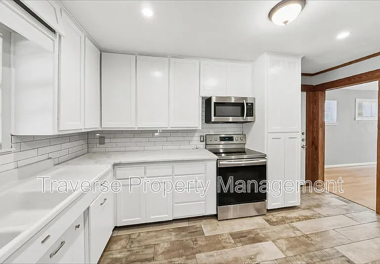 304 S Waco St — Photo 10