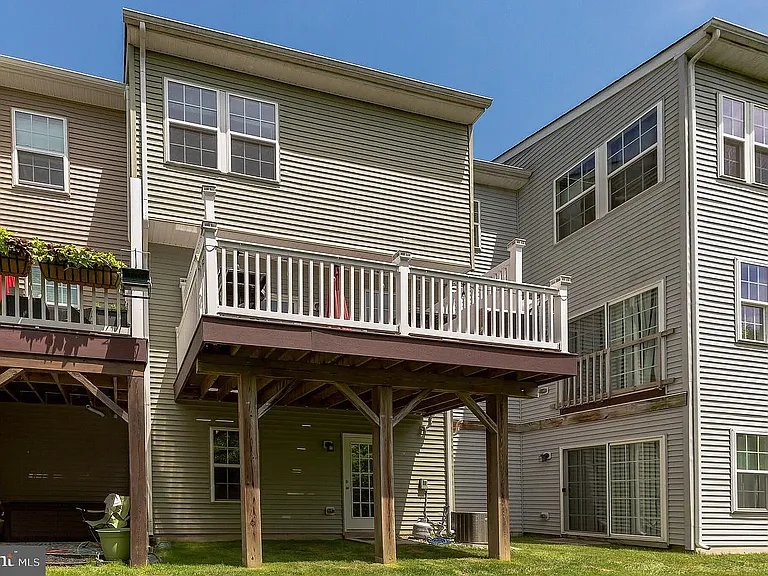 423 Dogwood Dr — Photo 32