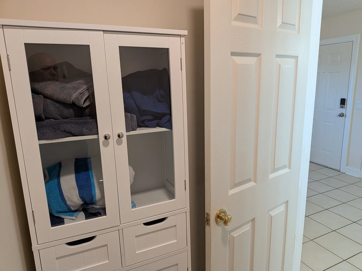 Studio, 300 sqft, $900 — Photo 3