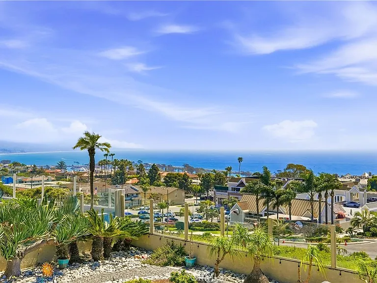 83 Palm Beach Ct — Photo 2