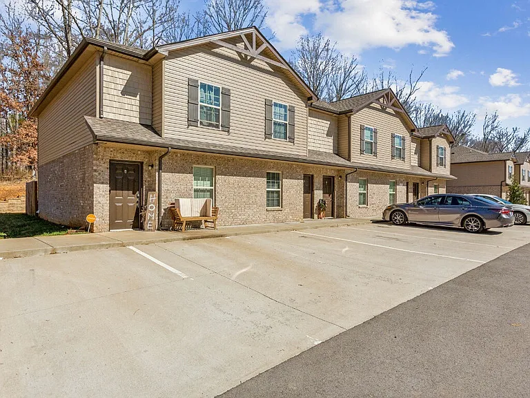 Center Pointe Townhomes — Photo 36