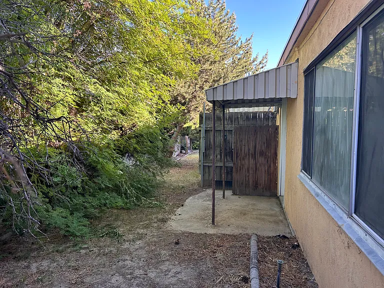 896 Raymond Dr #3 — Photo 2