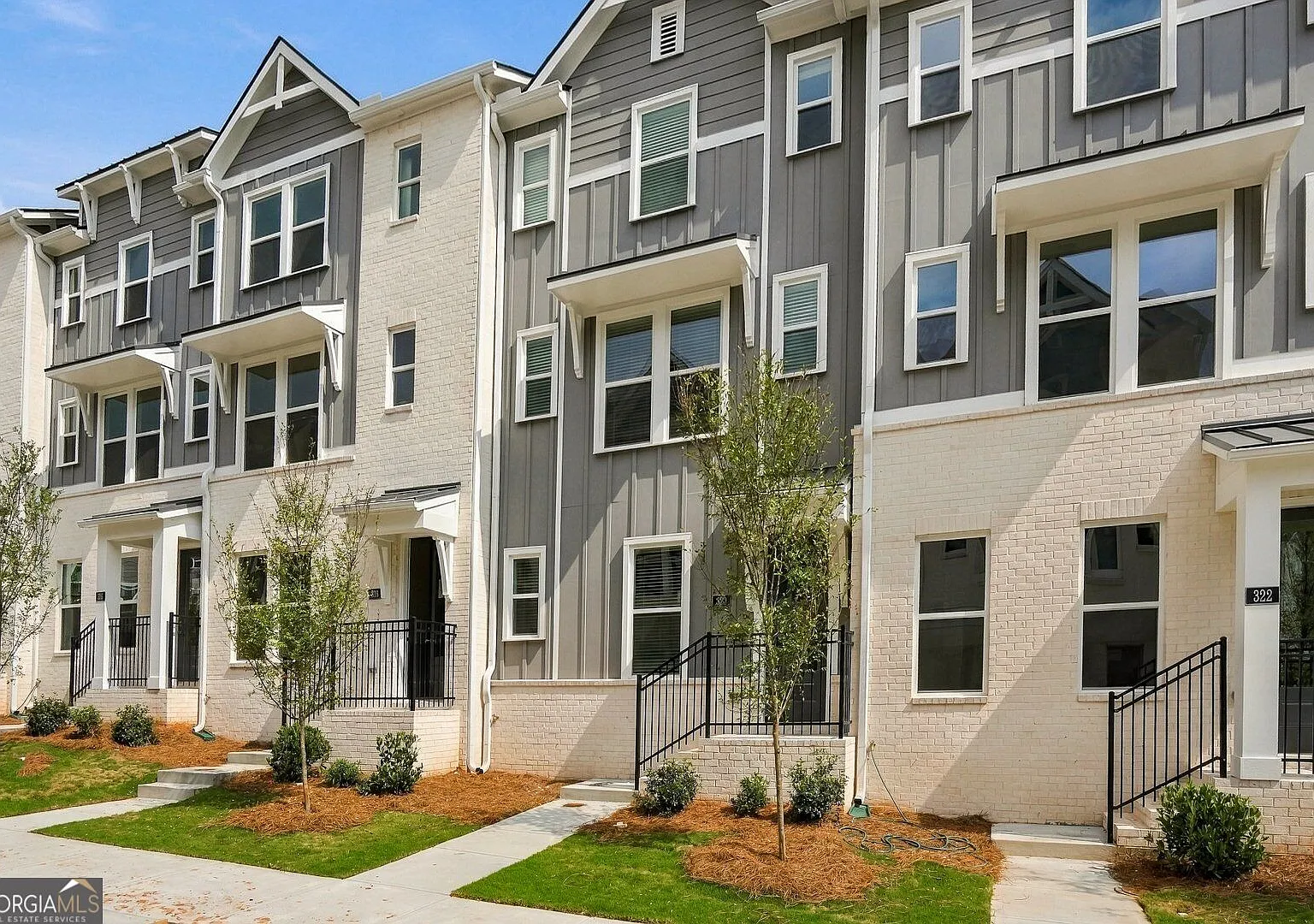 4 bed, 3.5 bath, 1798 sqft, $2,999 — Photo 2