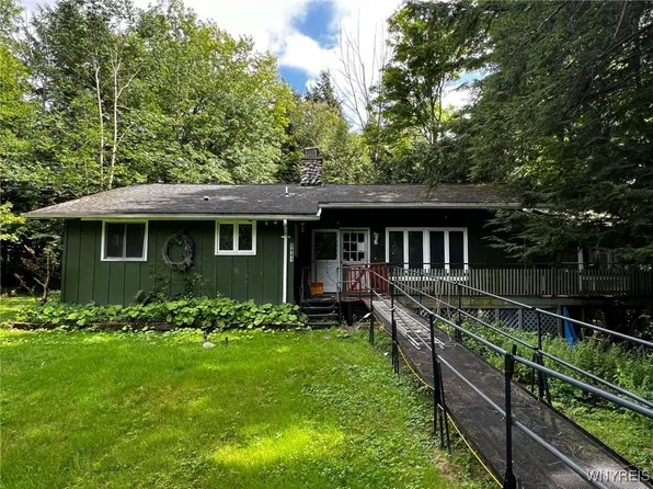 9441 Darien Rd, West Falls, NY 14170