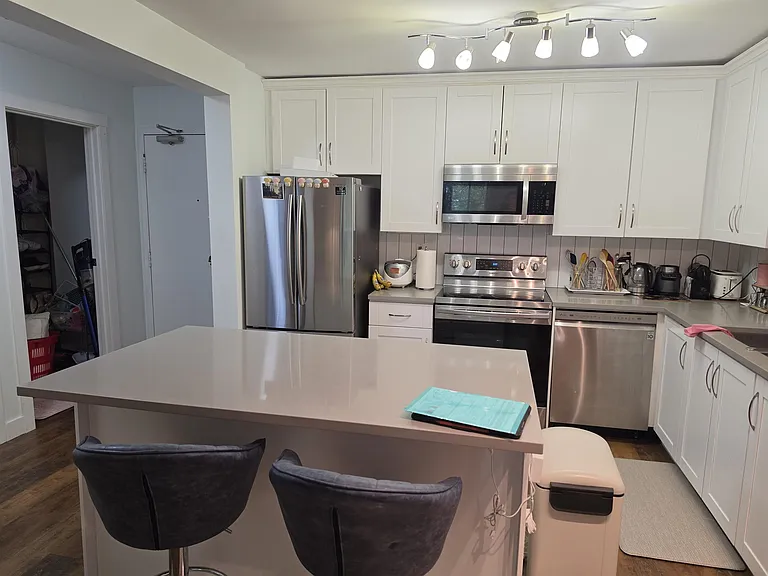 932 Robinson St #218 — Photo 5