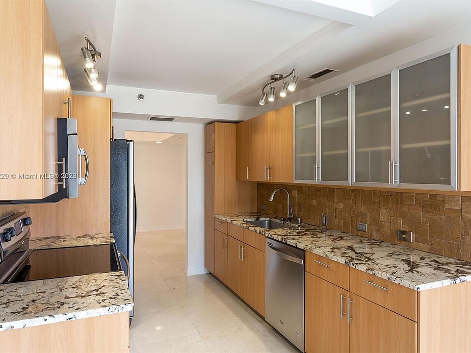 1st image of 20191 E Country Club Dr APT 408