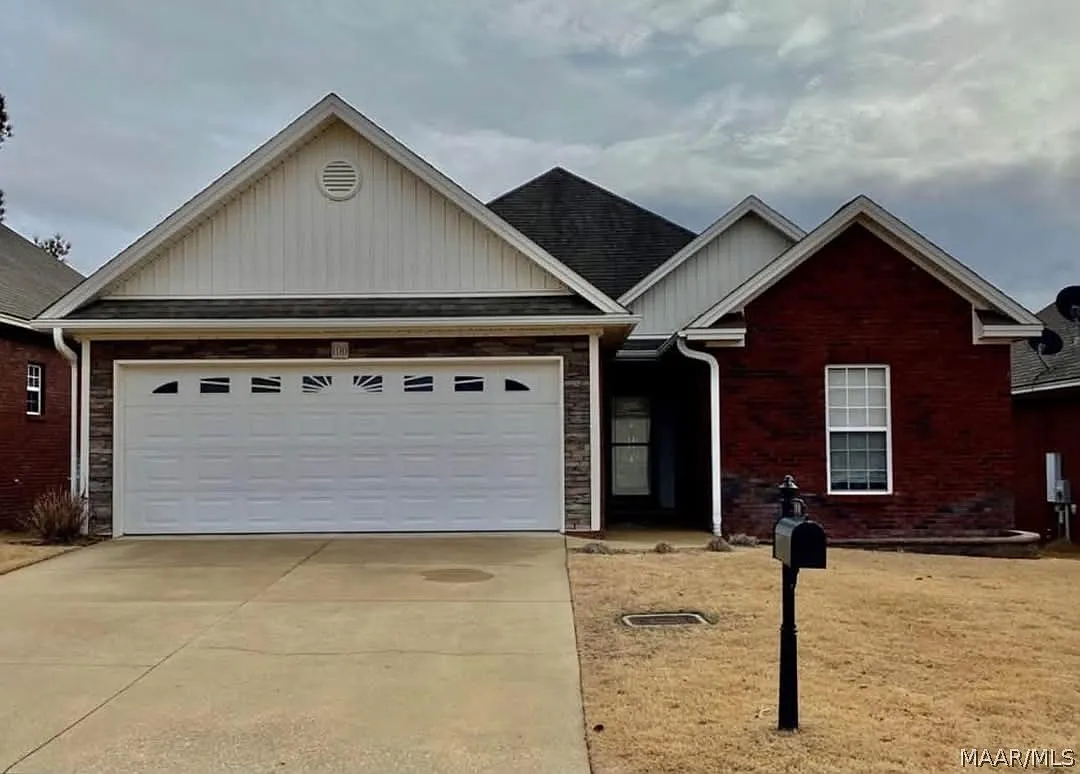 4 bed, 2.0 bath, 1850 sqft, $2,000 — Photo 1
