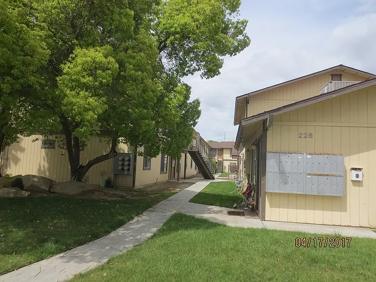226 E Hazelwood Dr #3 — Photo 2