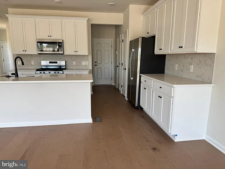330 Milton Stamp Dr — Photo 8