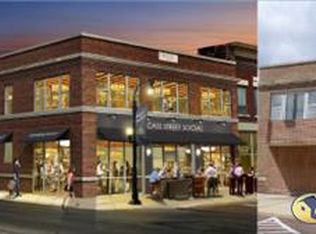 140 Cass St, Woodstock, IL 60098