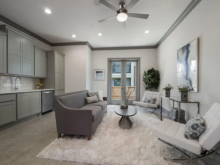 803 E Park Ave #104 — Photo 4