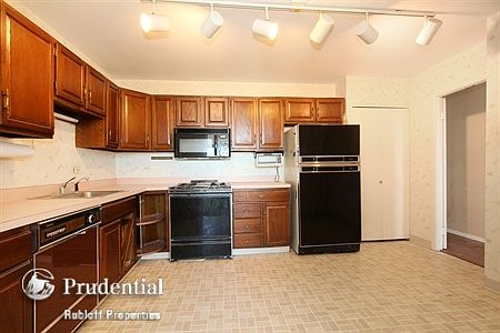 3rd image of 5201 S Cornell Ave APT 21D