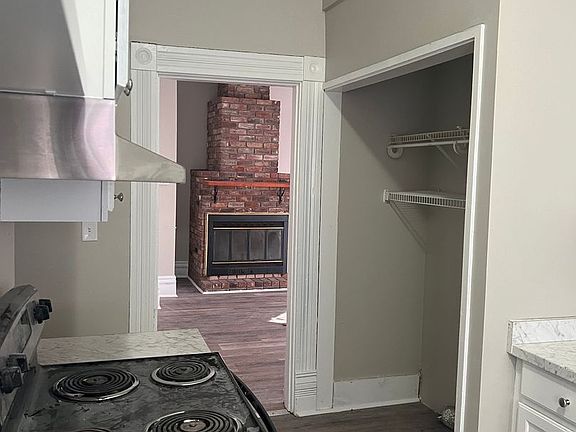 4th image of 160 E Loudon Ave #2