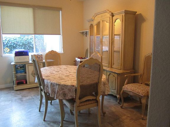 5th image of 254 Holland Cir