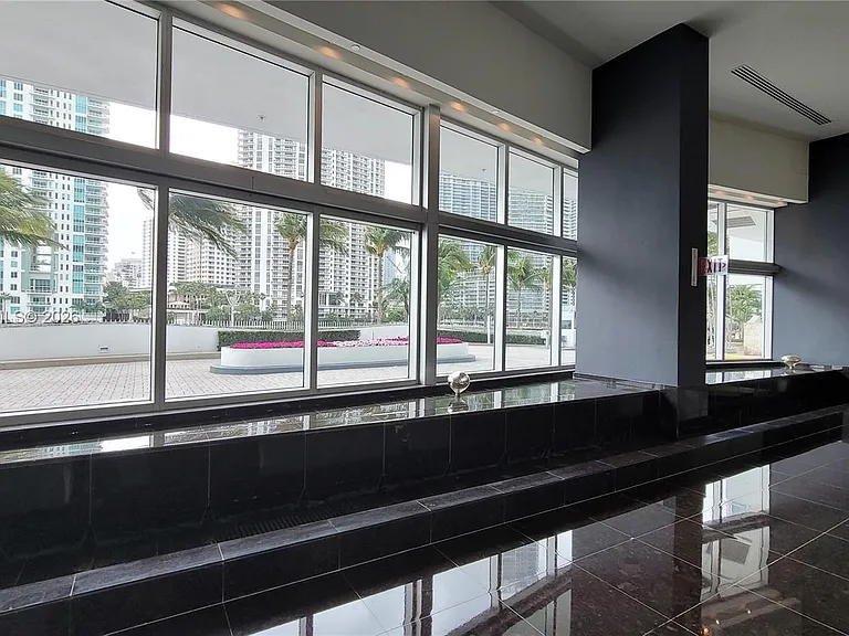 325 S Biscayne Blvd #3321 — Photo 52