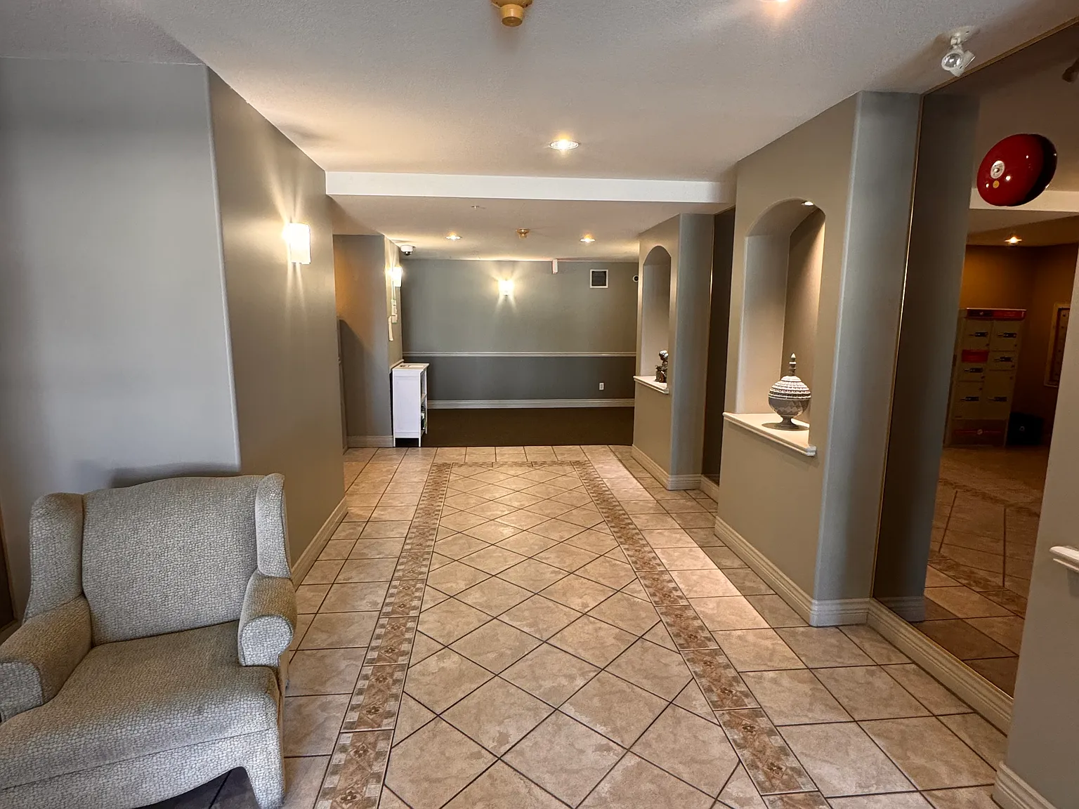 2 bed, 972 sqft, $2,300 — Photo 2