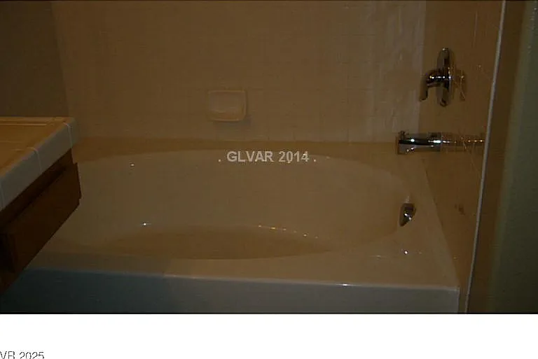 2050 N Los Feliz St #168 — Photo 23