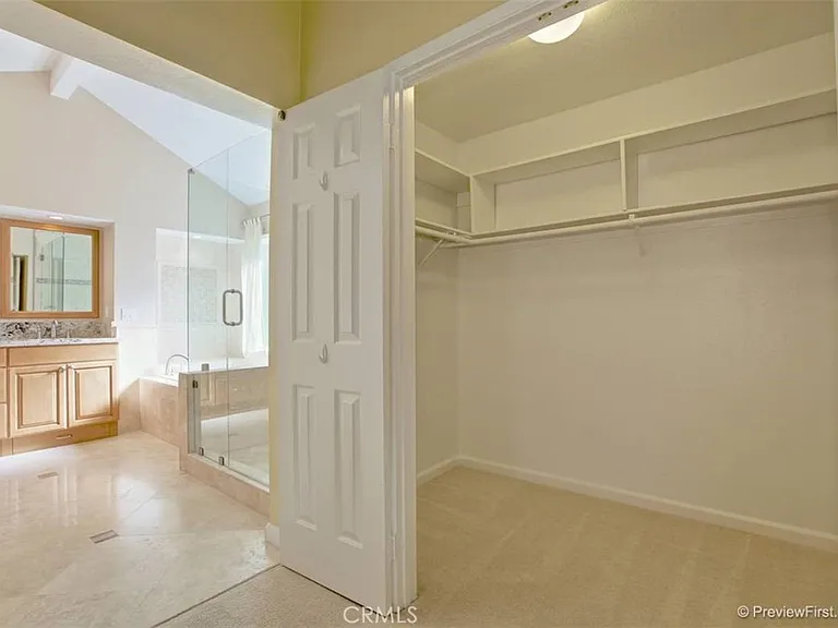 12 Woodlawn — Photo 18