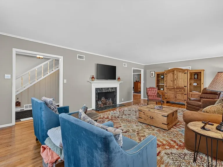 1525 Hillcrest Dr — Photo 7
