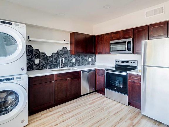 5th image of 813 E Marlette Ave #2