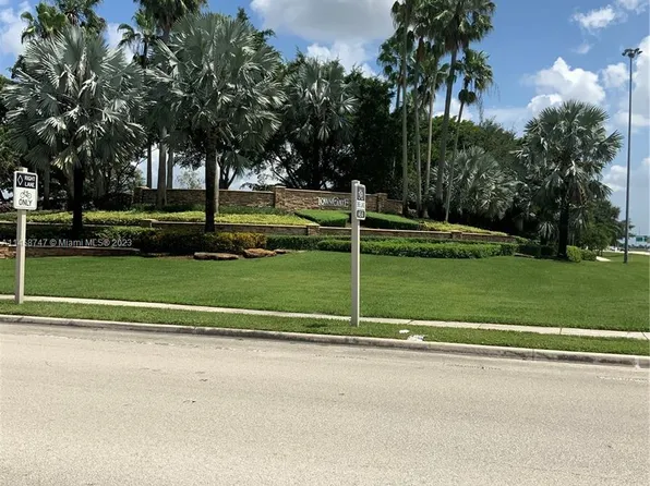 15125 NW 7th Ct, Pembroke Pines, FL 33028