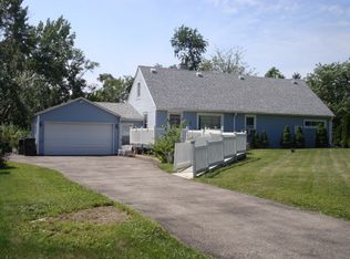 22W131 Busch Rd, Glen Ellyn, IL 60137