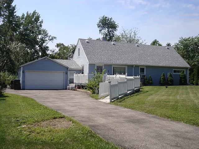22W131 Busch Rd photo 1