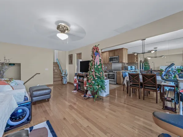 154-05 Riverside Drive image 6 of 21