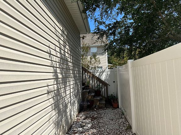 2nd image of 85 Pin Oak St