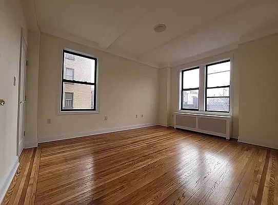 2nd image of 140 W 86th St APT 6C