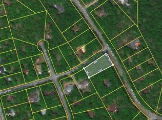 101 Heritage Ln, Hawley, PA 18428