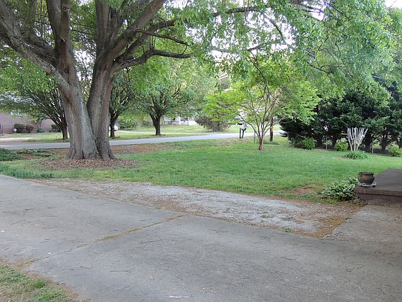5th image of 121 Sulphur Springs Dr