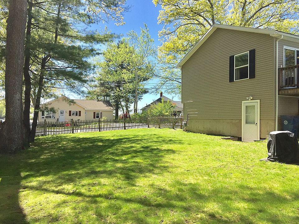 2nd image of 14 Lakeside Rd