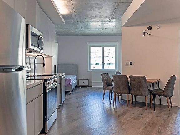 4th image of 1051 Hall Pl APT 1