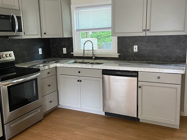 340 Redheart Dr — Photo 6