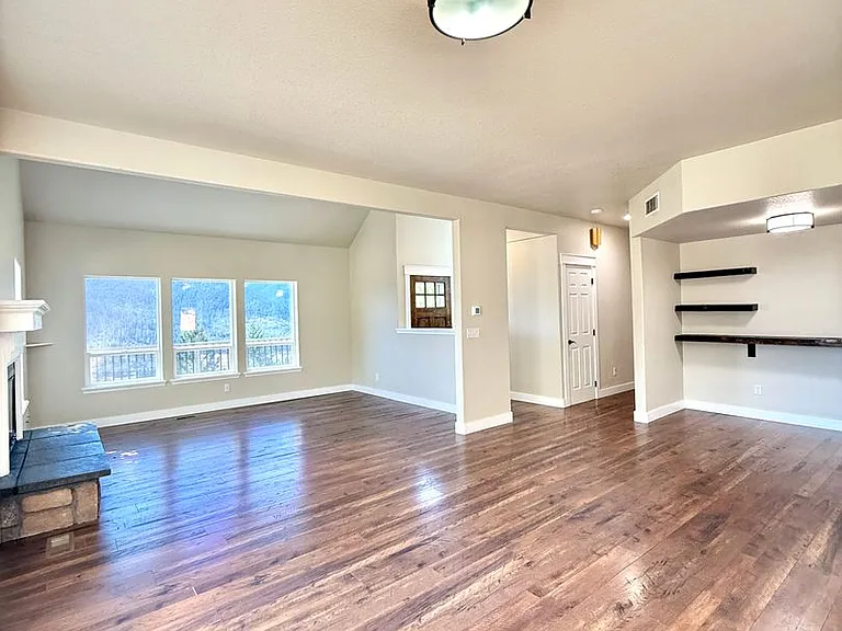 901 Manzanita Dr — Photo 6