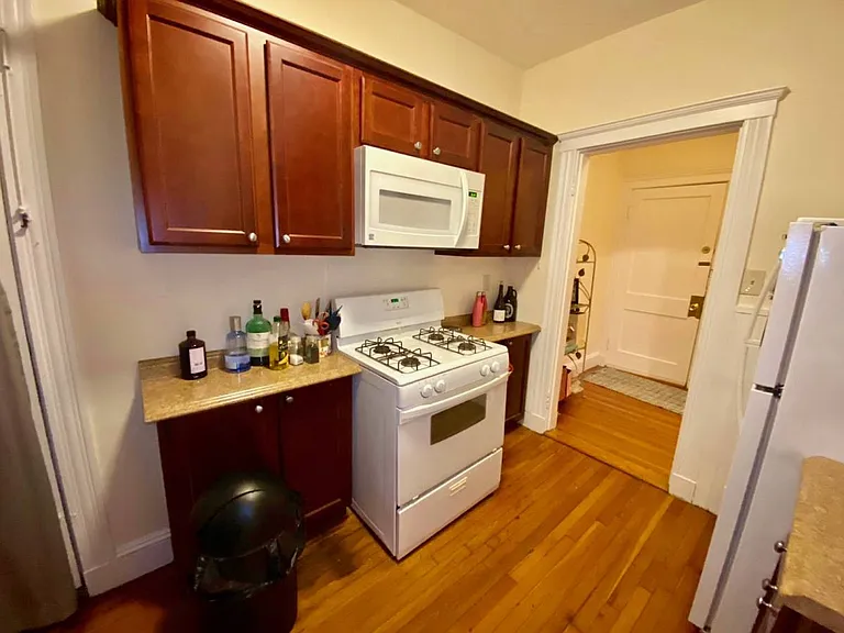 185-7 Chestnut Hill Ave — Photo 1